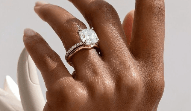Customer wearing Decoris ring