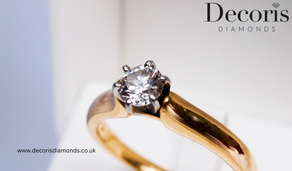 Solitaire diamond engagement top ring with diamond band